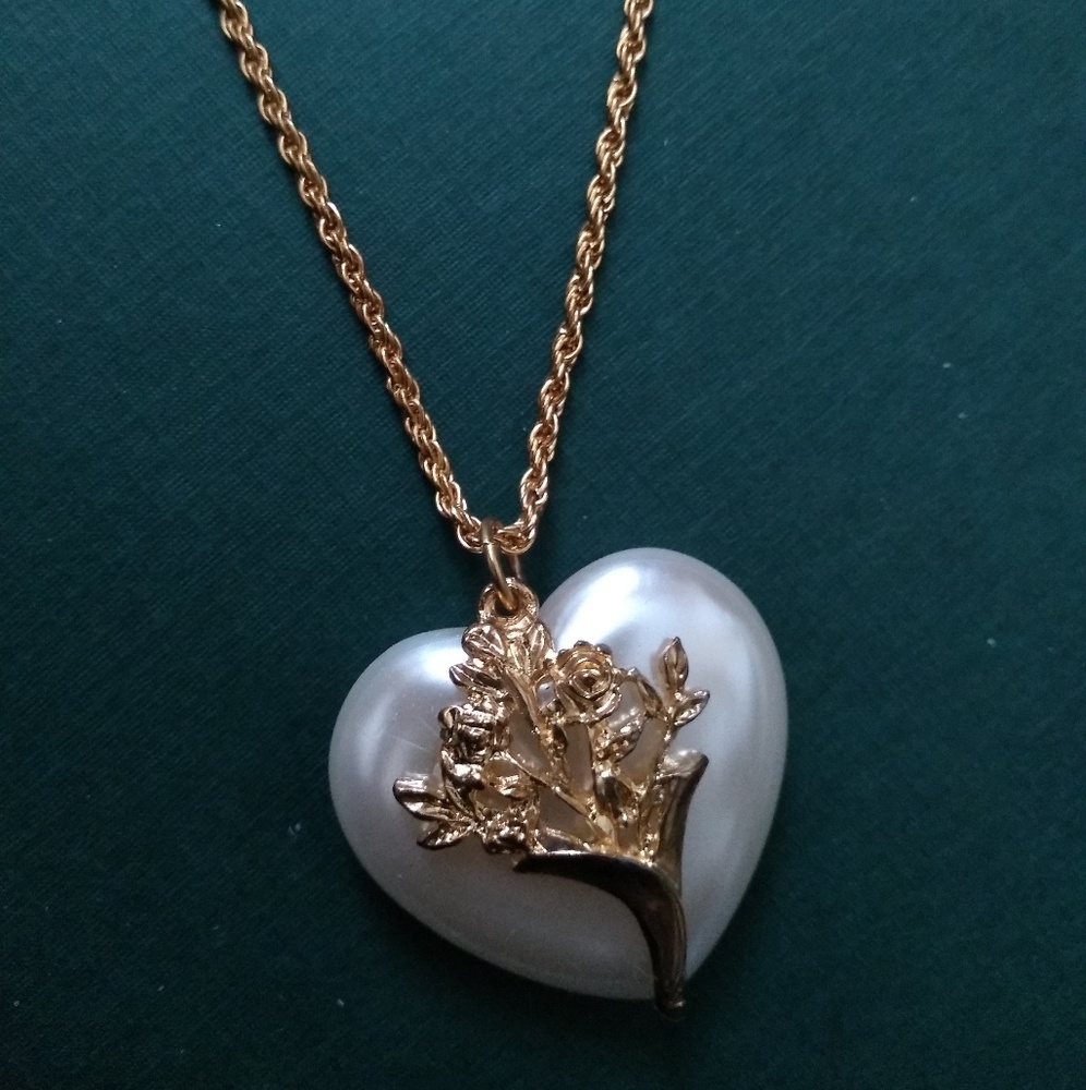 ❇️Final Sale❇️ Heart Tree Necklace - Picture 2 of 4
